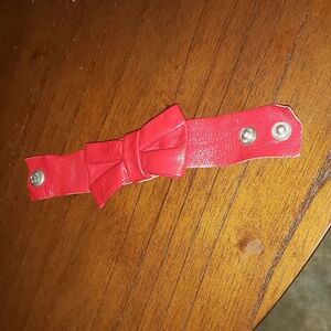 Red leather bracelet (Salvador Bachiller)